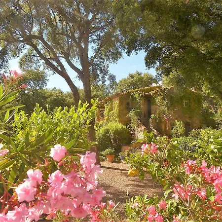 Le Bastidon Saint-michel Nocleg ze śniadaniem