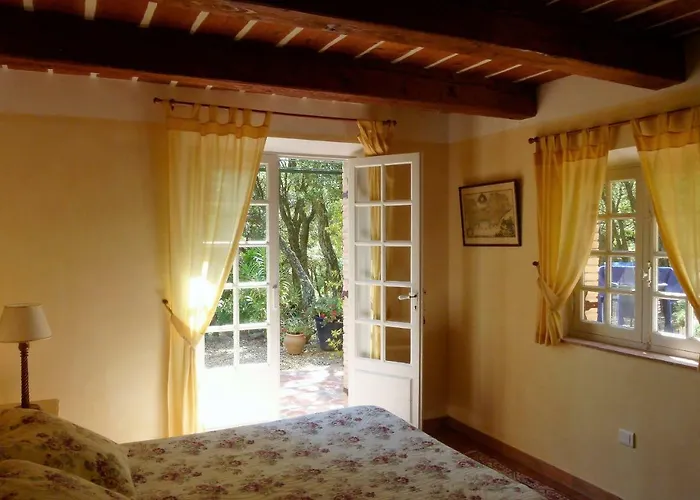 Le Bastidon Saint-michel Bed and Breakfast