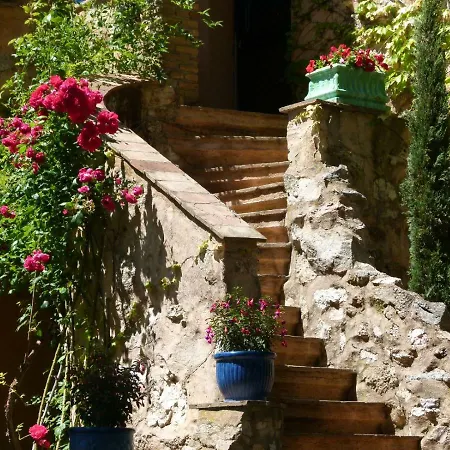 Le Bastidon Saint-michel Bed & Breakfast 4*